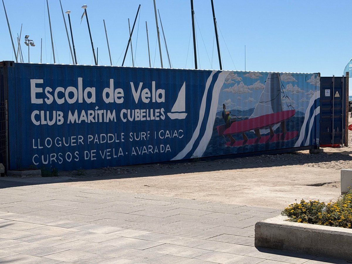 El Club Marítim Cubelles fue fundado en 1970 y, desde sus comienzos ha demostrado un gran dinamisma en la formación de nuevos navegantes de embarcaciones a vela.